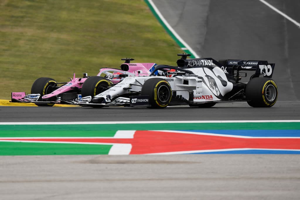 El piloto mexicano aún no tiene claro su futuro dentro de la F1; se niega a declarar al respecto.