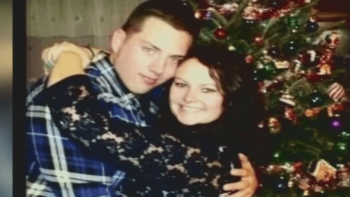 Timothy Justin Hicks y Amber Hicks, ambos de 31 años, fueron encontrados muertos con heridas de bala en su casa el jueves 18 de noviembre por la mañana.