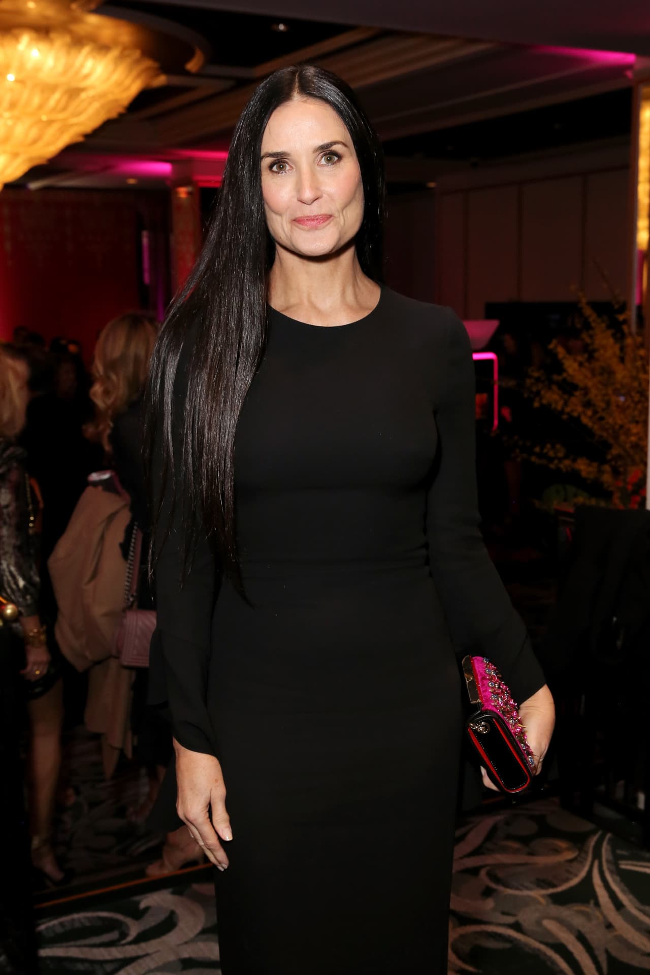 En la publicación, la actriz cuenta 
<b><a href="https://www.univision.com/famosos/demi-moore-y-bruce-willis-juntos-de-nuevo-fotos" target="_blank">anécdotas de sus relaciones</a></b>, trabajos, adicciones y 
<b>su proceso de rehabilitación. </b>
