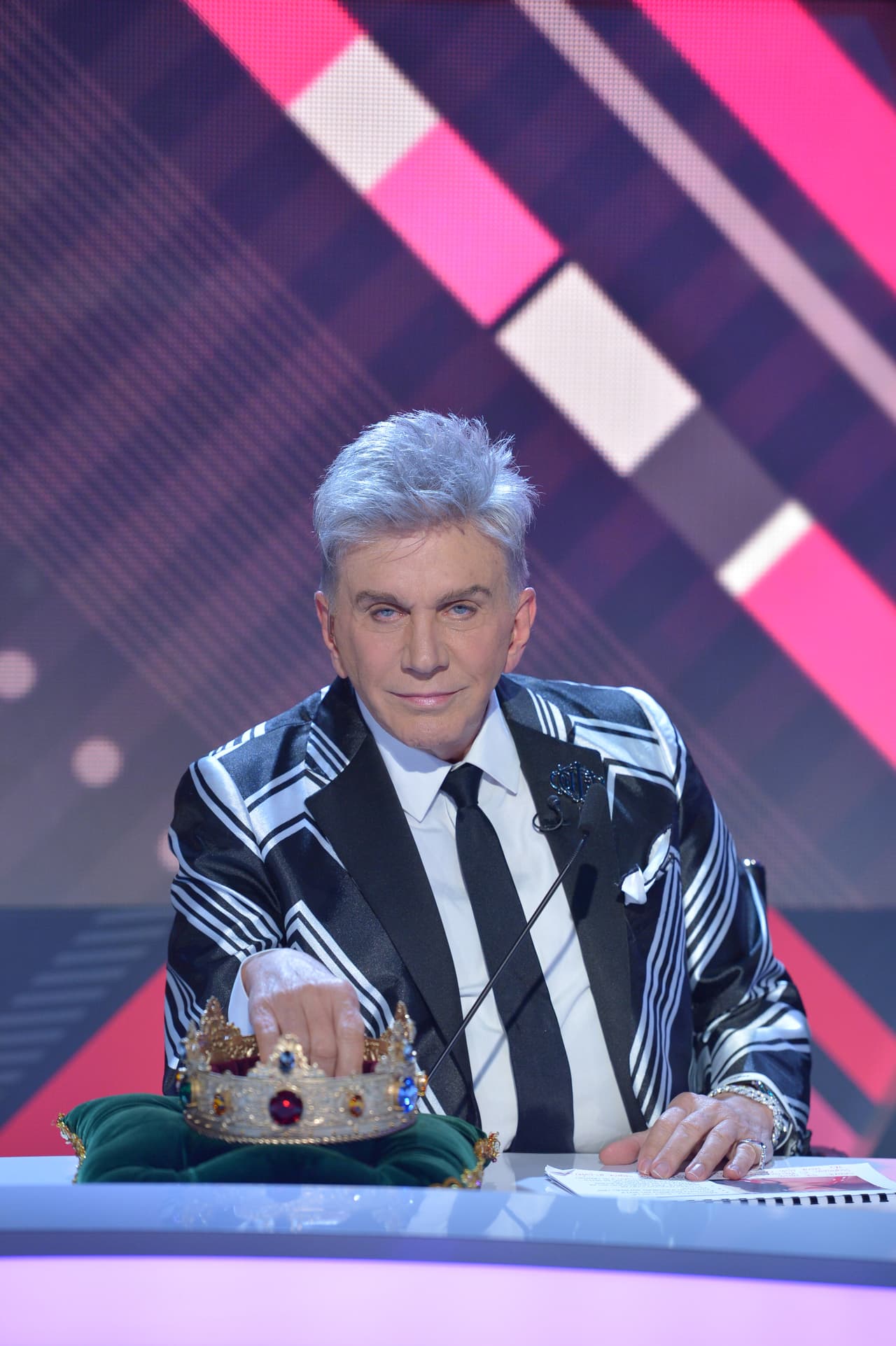 ¡Un estreno por todo lo alto! Enfrentamientos, un nuevo juez y la presencia de Pitbull y Yandel, le pusieron mucho sabor a este comienzo. Conocimos a las primeras 14 chicas que volvieron a esta temporada y vimos a un Osmel calmado y hasta ponemos en duda que regrese con su veneno. ¿Ya tienes tu favorita?