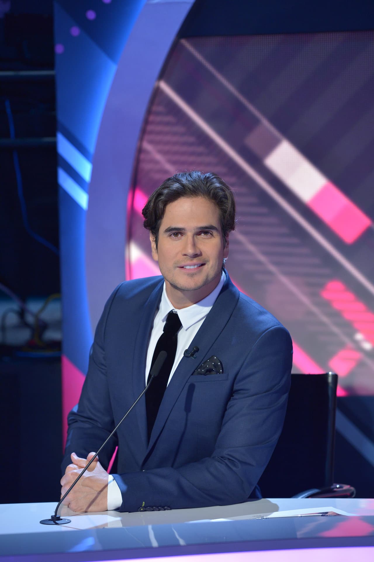 ¡Un estreno por todo lo alto! Enfrentamientos, un nuevo juez y la presencia de Pitbull y Yandel, le pusieron mucho sabor a este comienzo. Conocimos a las primeras 14 chicas que volvieron a esta temporada y vimos a un Osmel calmado y hasta ponemos en duda que regrese con su veneno. ¿Ya tienes tu favorita?