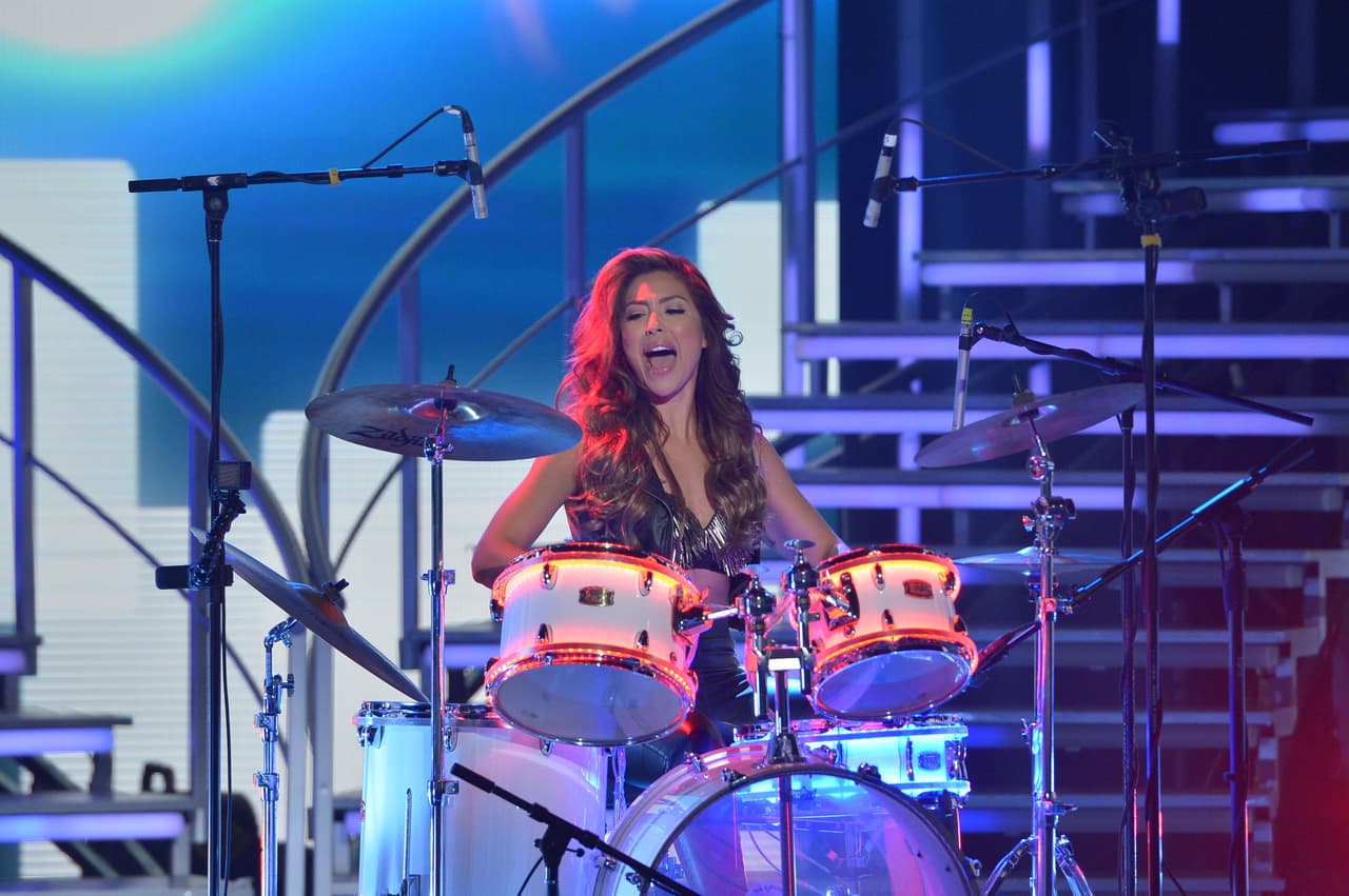 ¡Un estreno por todo lo alto! Enfrentamientos, un nuevo juez y la presencia de Pitbull y Yandel, le pusieron mucho sabor a este comienzo. Conocimos a las primeras 14 chicas que volvieron a esta temporada y vimos a un Osmel calmado y hasta ponemos en duda que regrese con su veneno. ¿Ya tienes tu favorita?