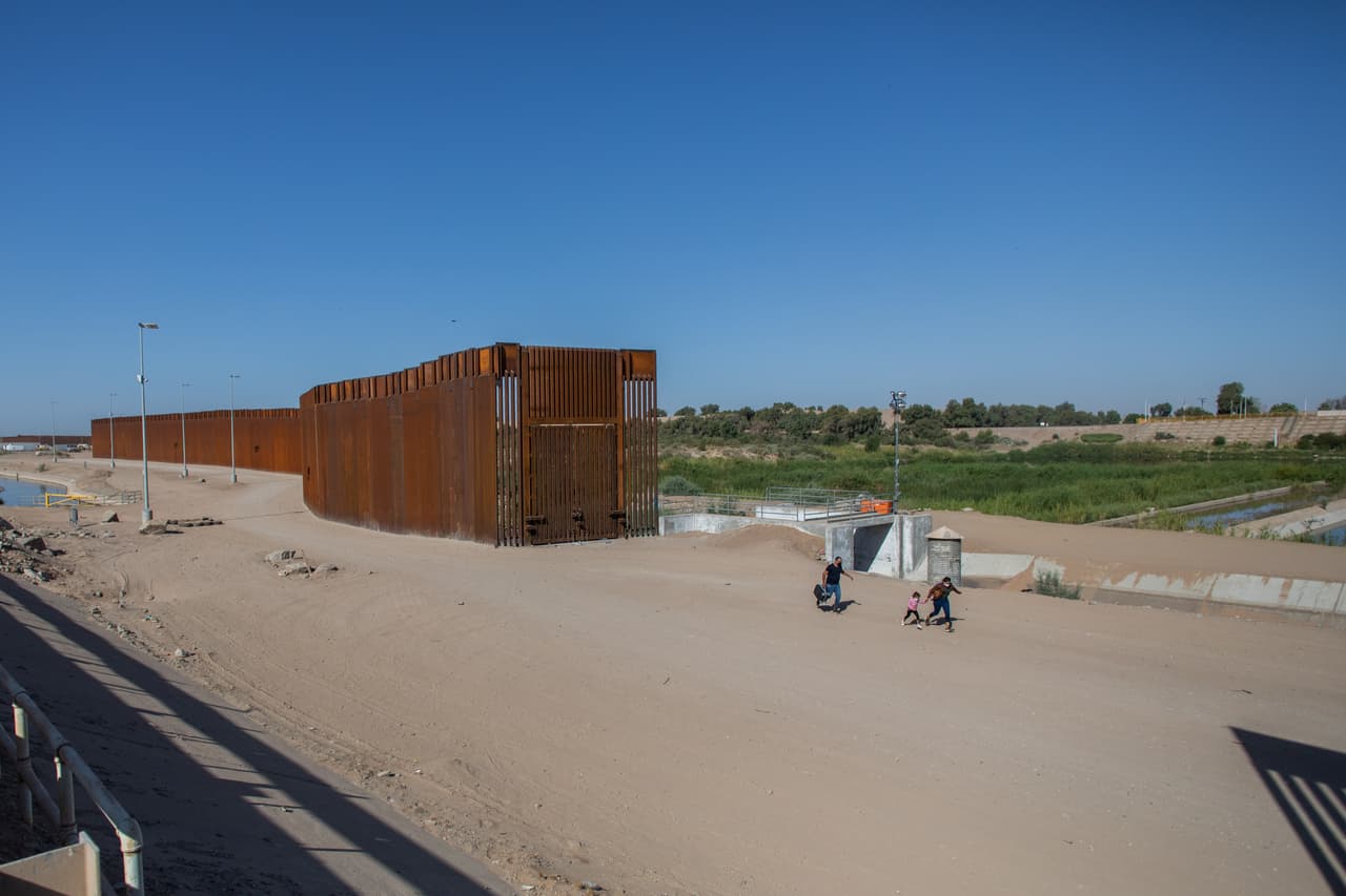 Muere inmigrante que se cayó del muro fronterizo y tuvo que ser operado en un hospital de Arizona