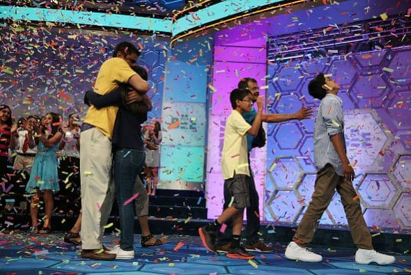 La última palabra deletreada por Vanya fue "scherenschnitte", que es el arte de cortar papeles y convertirlos en diseños decorativos.