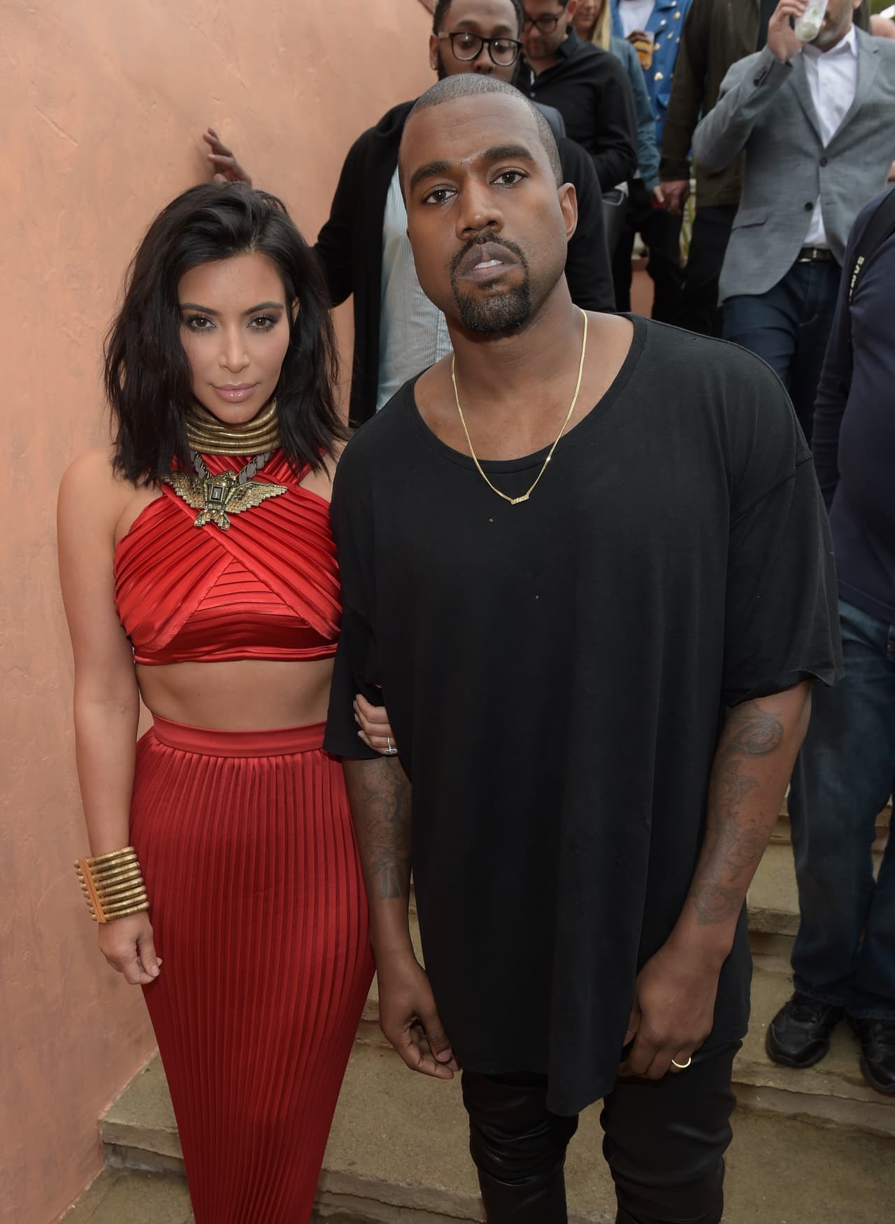 Kanye West suspende varios conciertos para estar junto a Kim Kardashian