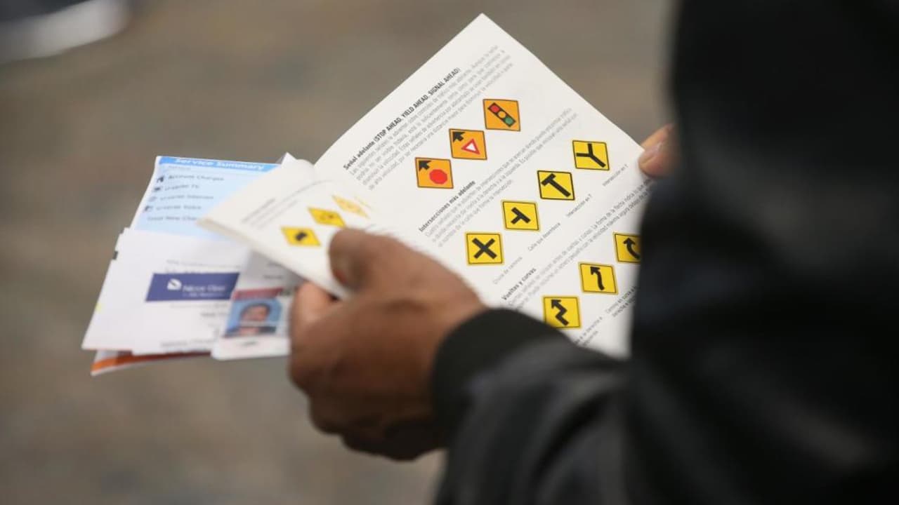 Además, deberás presentar una 
<b>prueba de domicilio en Nueva Jersey</b> y 
<b>una prueba de edad</b>.