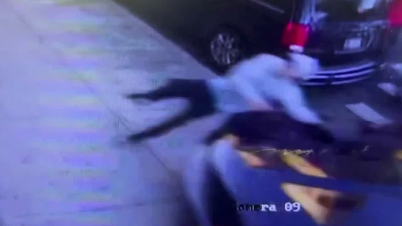 Atropella a un peatón y choca su automóvil contra una tienda en Washington Heights; es arrestado