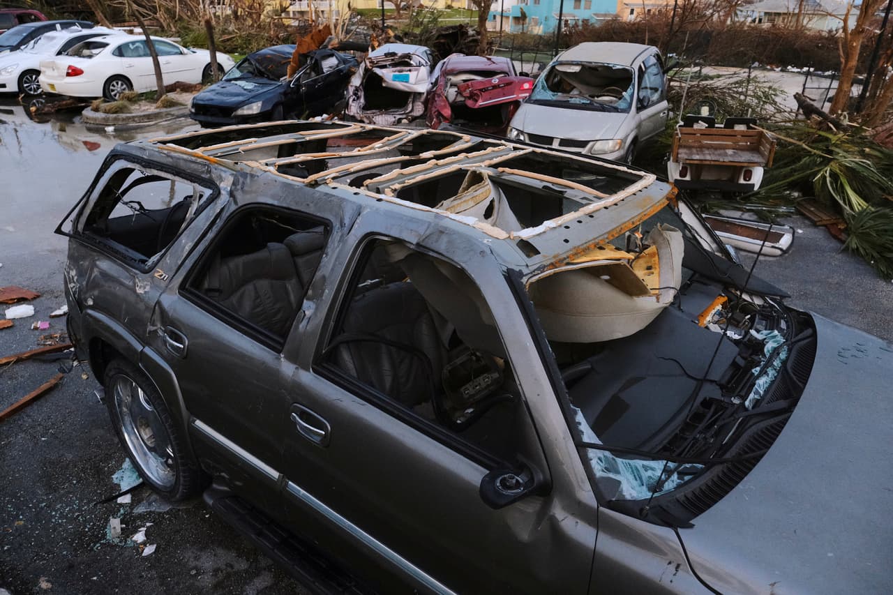 El número de fallecidos por el huracán aún puede aumentar, indicó el ministro de Salud bahameño, Duane Sands, que precisó que las labores de rescate y la exploración de las casas inundadas acababan de comenzar. El temor era palpable en todo el archipiélago, según la agencia AFP. "No tengo noticias de cinco de las 14 personas que trabajan para mí", lamentó Robert Neher, propietario de una cabaña de pescadores en el este de la isla de Gran Bahama. "Esas personas no tienen nada, ninguna de ellas tiene seguro", lamentó.
