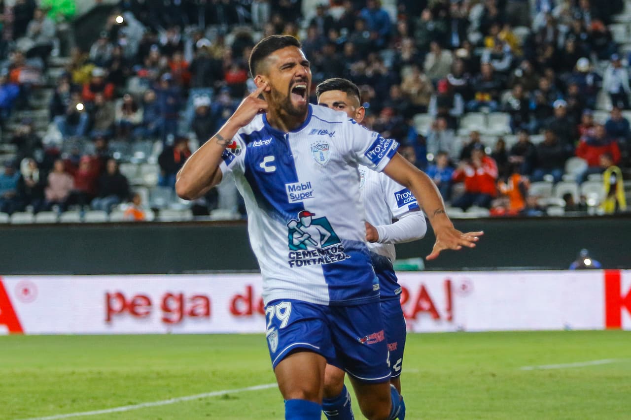 Al minuto 61 el argentino Franco Jara abrió el marcador para los Tuzos con un buen cobro de tiro penal.