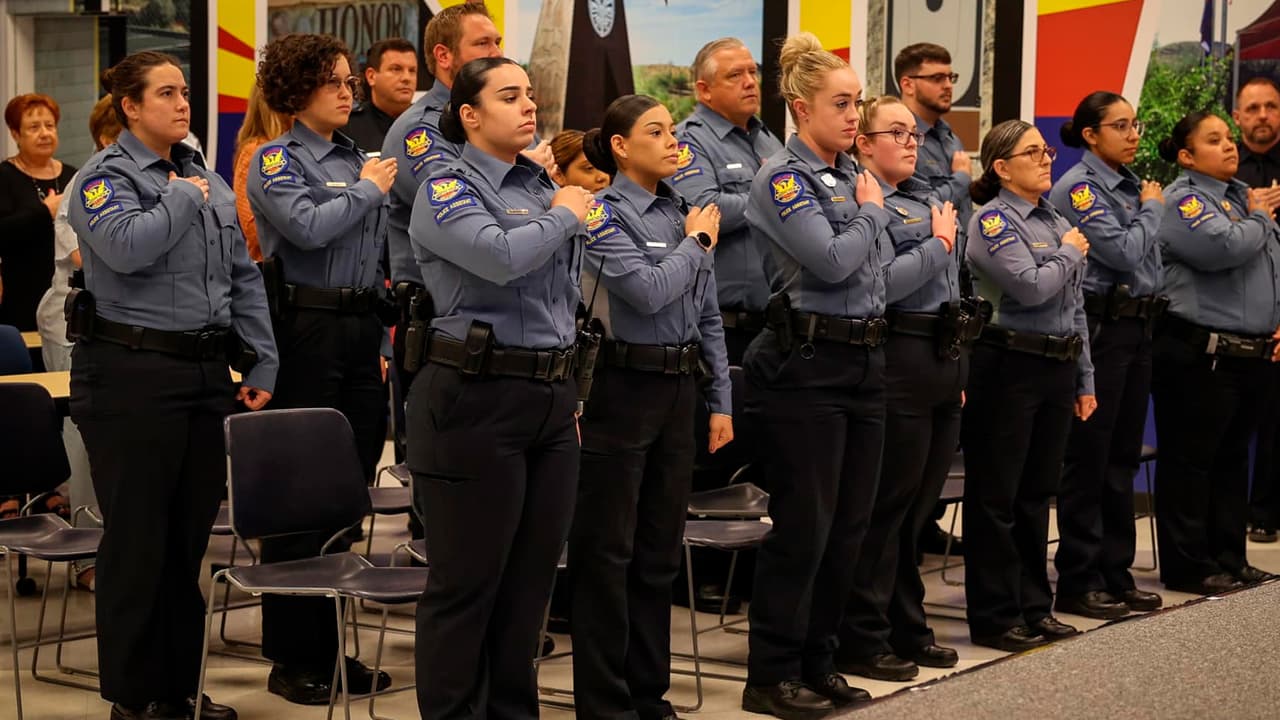 Colocarán oficiales de seguridad armados en más escuelas de Arizona
