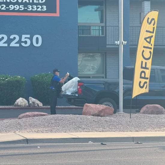 La investigación policial en la zona se prolongó después del amanecer.