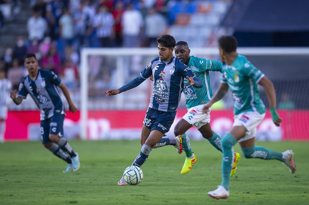 Con gol de último minuto el Pachuca derrotó al León en un encuentro que representó el debut de la 'Chofis' López con los Tuzos.