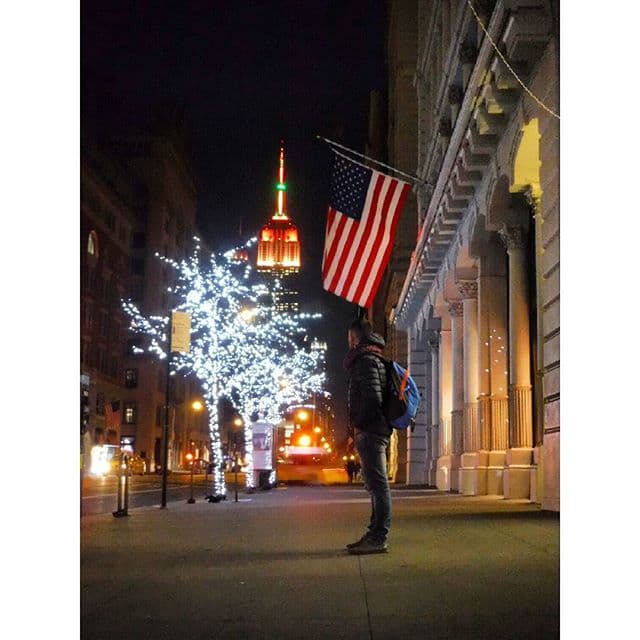El ícono neoyorquino desde 1976 ha mantenido la tradición de cambiar sus colores dependiendo de lo que se conmemora.