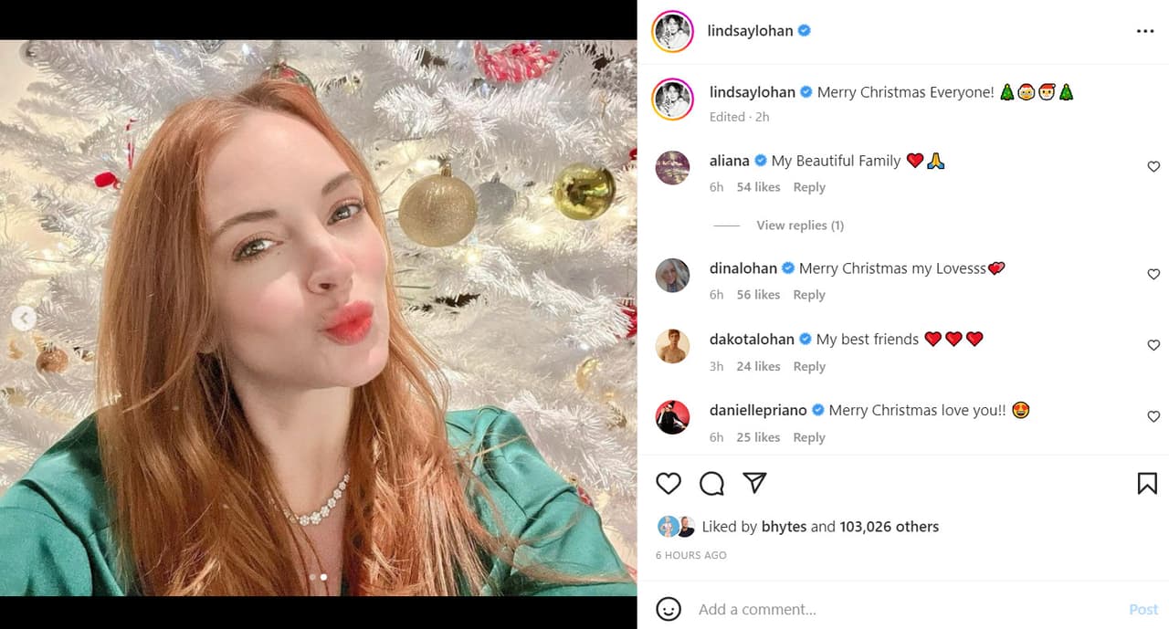 <b>Lindsay Lohan</b> envió un beso a sus seguidores y escribió: "¡Feliz Navidad a todos!".