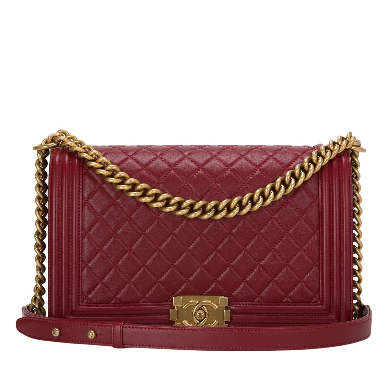 <b>Boy de Chanel</b>
<br>Nombrada tras el amor de la vida de Gabrielle Chanel, Arthur 'Boy' Capel, esta bolsa tiene un estilo masculino que ha cautivado a millones de mujeres. Fue diseñada por el propio Karl Lagerfeld y está inspirada en el bolso de cartuchos típicos que usaba Coco.