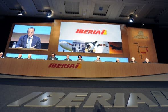 Las dos compañías, que volvieron a anunciar beneficios en octubre pasado tras casi dos años de pérdidas que les obligaron a reducir drásticamente sus costes, esperan ahorrar 400 millones de euros ($530 millones) a partir del quinto año de la fusión.