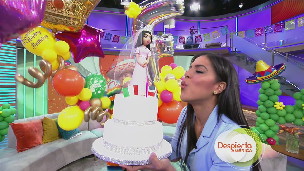 A nuestra presentadora le tocó cumplir años en medio de una pandemia, sin embargo se encuentra positiva en todo momento y así sopló la velita del pastel.