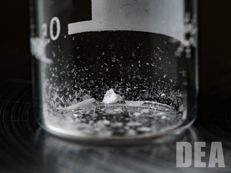 Con el fin de evitar cualquier posible efecto en la salud pública, asociado con la desviación de la droga si se comercializa en el futuro.
<br>