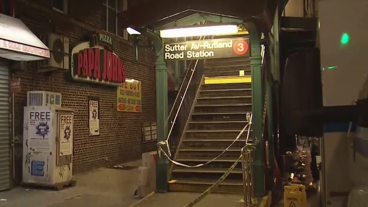 Muere madre apuñalada en una estación del metro de Brooklyn