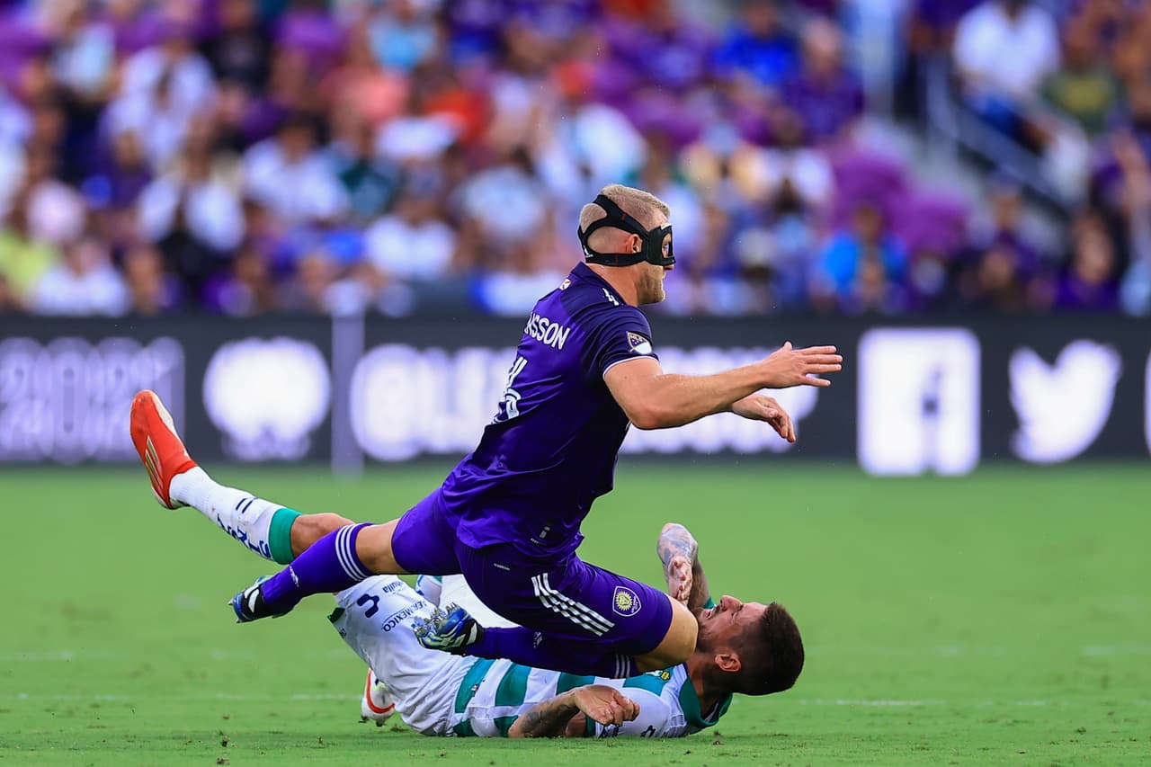Juan Ferney Otero se pone la capa de héore y con su solitario gol al minuto 30, Santos vence 0-1 al Orlando City en los cuartos de final.