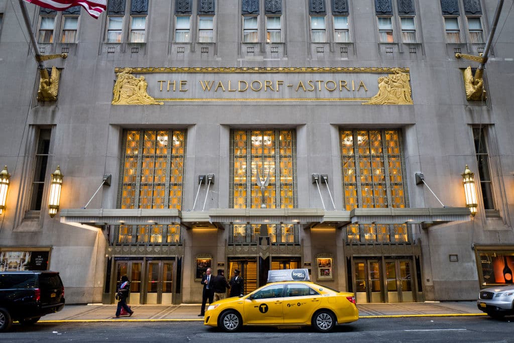 El hotel Waldorf Astoria de Nueva York abrirá sus puertas en la primavera de 2025 tras una renovación completa que transformó sus instalaciones. Las reservaciones comenzarán el 10 de diciembre de 2024.