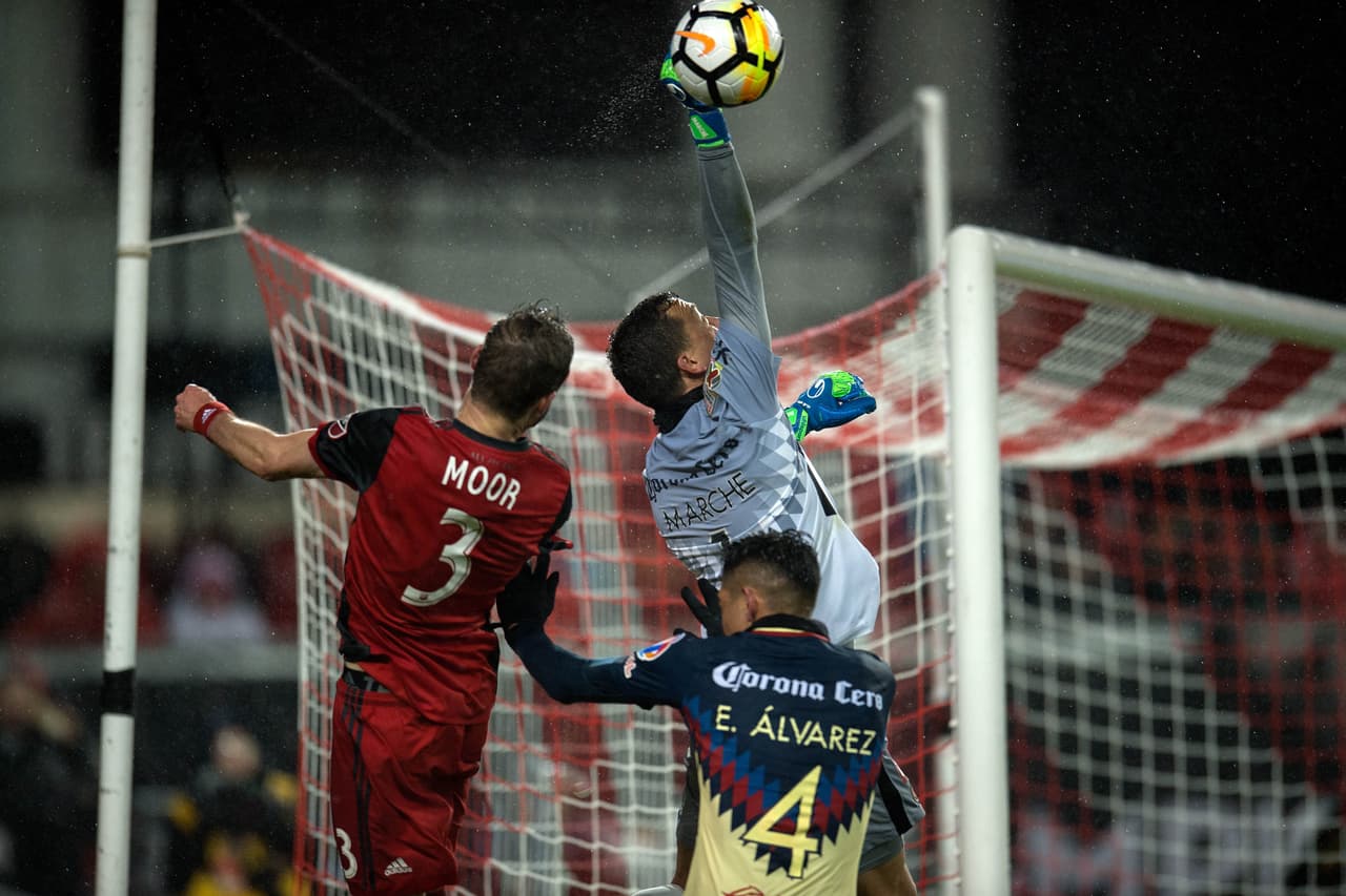 Los locales pusieron desde muy temprano en aprietos el arco defendido por el argentino Agustín Marchesín.