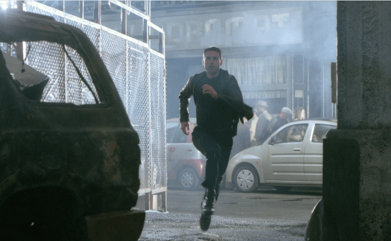 Se trata de una película policiaca en la que él interpreta a un detective del futuro que resulta acusado de un crimen que no cometió ... o cometerá.