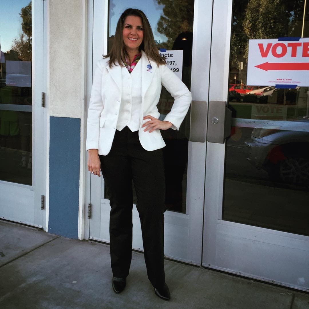 Llegado el día de las elecciones, la propuesta se ha hecho realidad. Decenas de mujeres han participado en este evento histórico en el que una candidata femenina llega a la carrera presidencial por primera vez.