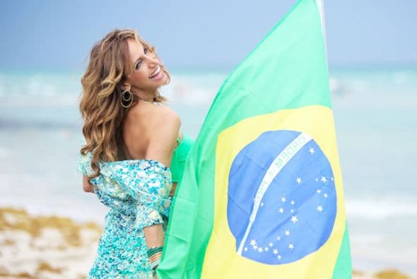 Primero nos dejó con la aboca abierta con este bikini verde agua.