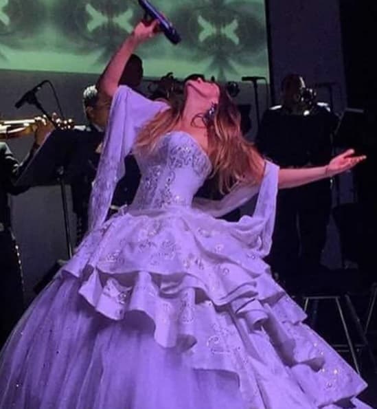 <b>Y porque al final, Ana Bárbara luce como una verdadera Reina. </b>