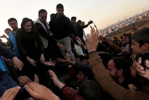 "En 2014 la ONU solo recibió la mitad de los fondos que necesitaba para sus programas en Irak y Siria. Estamos preocupados por la falta de donaciones", expresó Angelina.