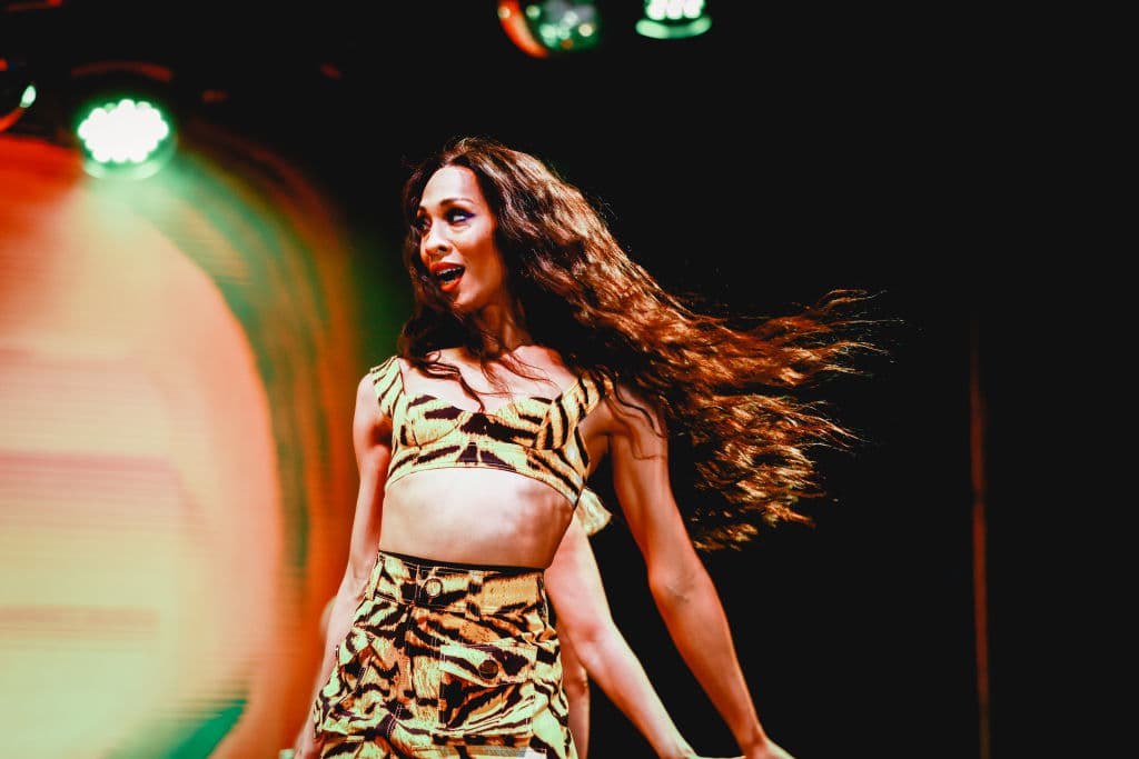 El cambio se produce en medio de pedidos de organismos de premios que se adapten a los tiempos a medida que más personas presentan identidades de género no binarias.