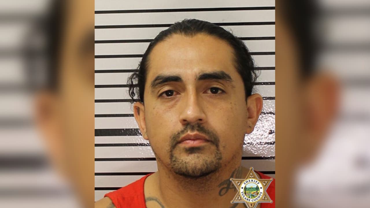 <b>Refugio "Juice" Ortega, de 31, </b>es buscado por posesión de propiedad robada, robo de vehículos y ser un delincuente en posesión de un arma de fuego. Vive o vivió en Lindsay.