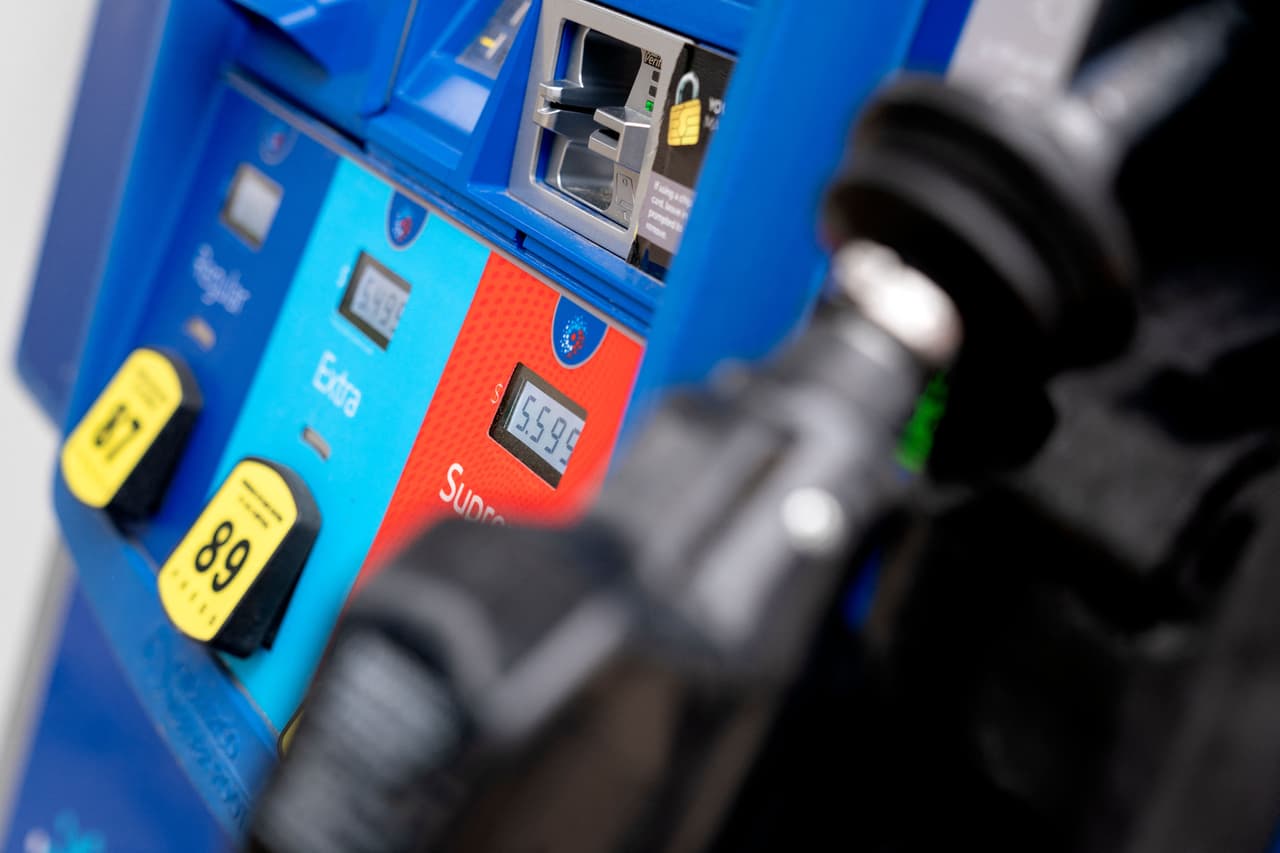 La inflación se acelera y la gasolina toca récord de $5: qué más impulsa los precios y qué hará la Reserva Federal la próxima semana