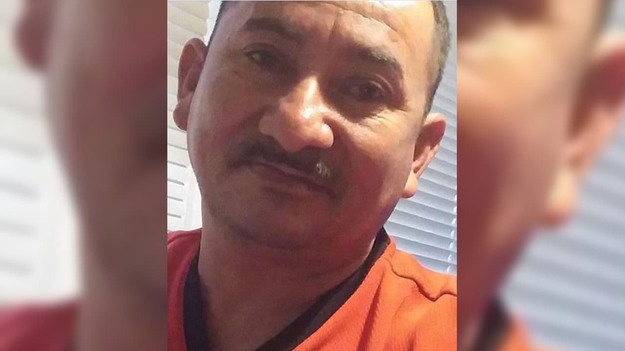 Buscan a hispano acusado de actos sexuales con dos niños en el este de Houston