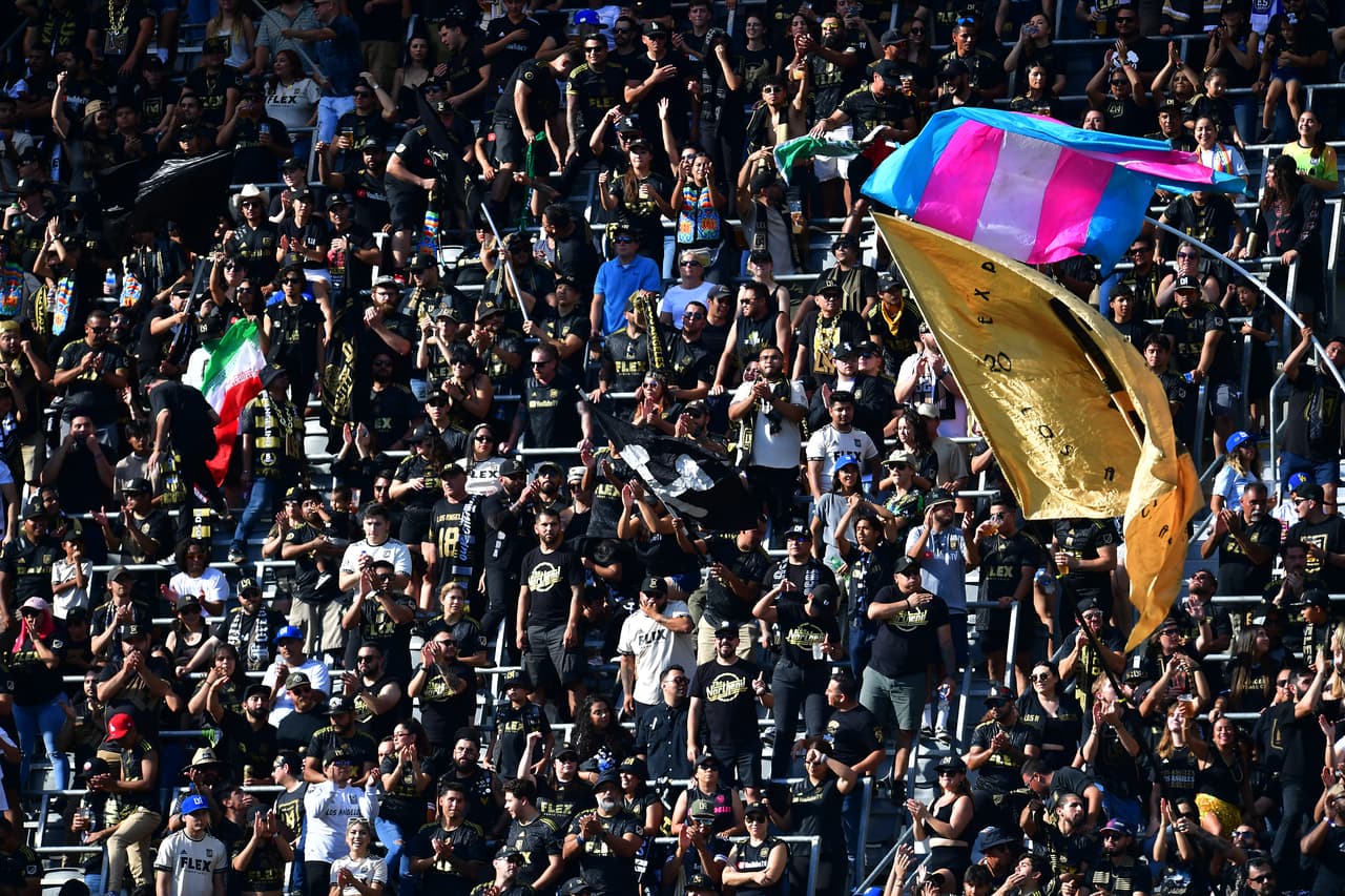 Bajo el mando de Steve Cherundolo, LAFC recuperó la sonrisa después de quedar eliminados de la postemporada 2021 de la Major League Soccer con Bob Bradley como entrenador. La afición volvió a creer al ver el compromiso y renovación de Carlos Vela y la llegada de fichajes de la talla de Gareth Bale y Giorgio Chiellini.Gary A. Vasquez/Gary A. Vasquez-USA TODAY Sports