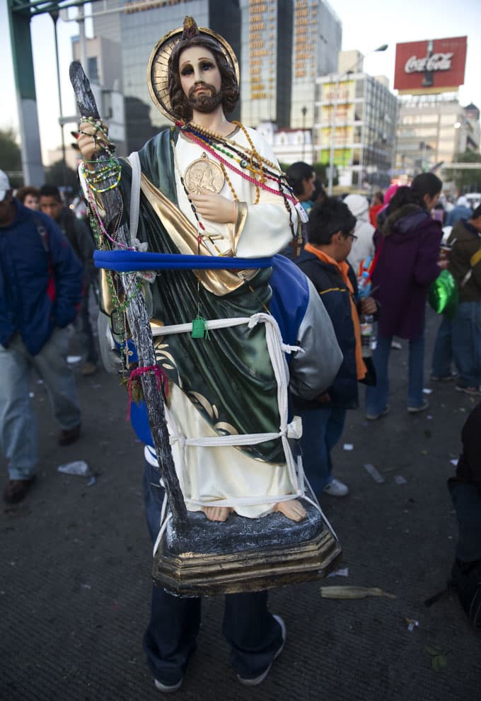 Es así como San Judas anima a los cristianos a llevar una vida fundada en la fe, el amor a Dios, la esperanza y la oración. Alienta la práctica del amor al prójimo; exhorta a los cristianos a que sean pacientes y predicar la palabra del Señor.