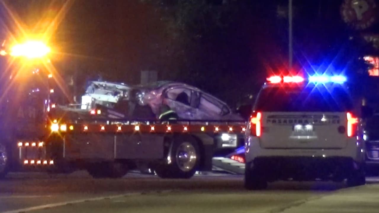 Choque en Crenshaw Road y Beltway 8: Dos personas fueron declaradas muertas en la escena