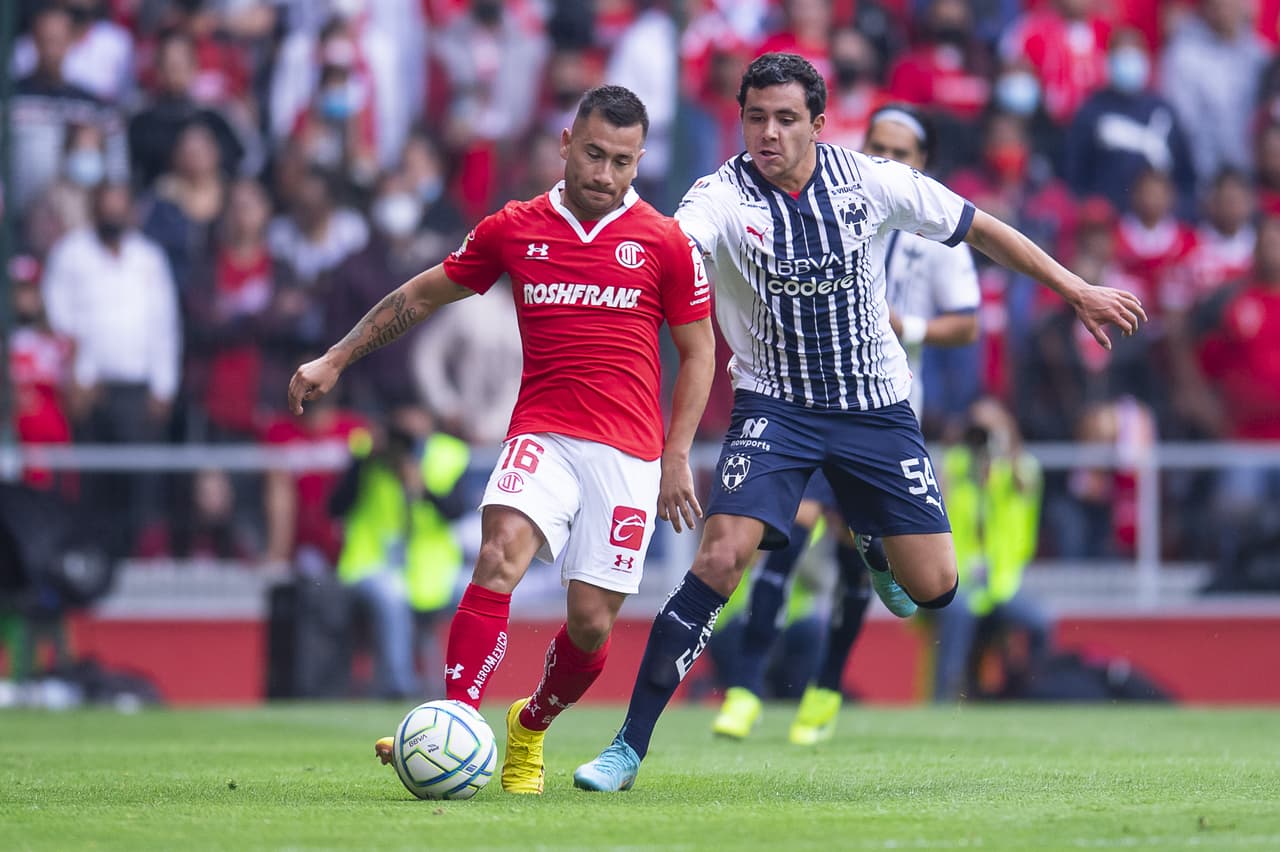Toluca recibía a Rayados en la Jornada 9 en el duelo por la cima del torneo con los Diablos a la cabeza por un punto. Monterrey se presentó con un 11 alternativo pensando en la doble fecha y el Clásico Regio.