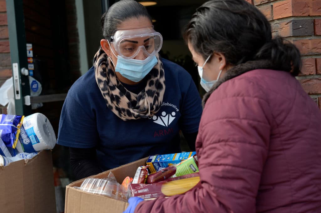 Cómo el covid-19 llevó a que los hispanos sufrieran el peor descenso en la esperanza de vida en EEUU
