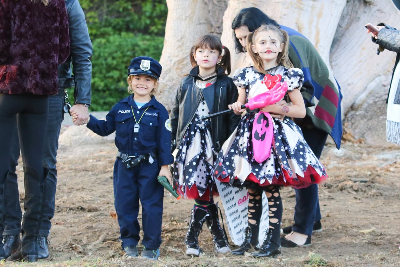 Mientras que Anja se vistió de una terrorífica muñeca.