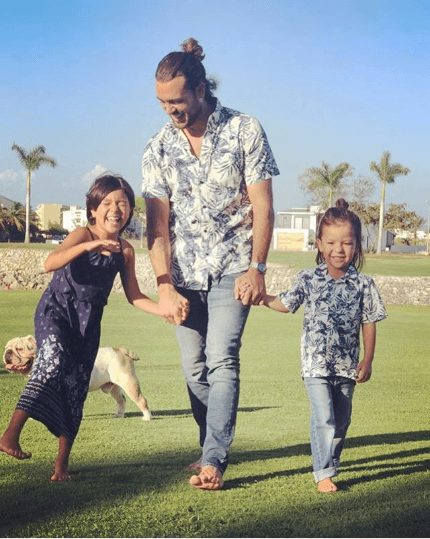 Pablo Lyle también ha revelado las sensaciones que le han dejado la paternidad. Sobre su hijo, aseguró en una entrevista de 2018 con 
<a href="https://www.tvynovelas.com/mx/tv-y-novelas/pablo-lyle-nos-presenta-a-su-hermosa-familia/" target="_blank">TVyNovelas</a>: "Veo que tiene mis ojos y mi nariz, pero también se parece a mi mujer. Ojalá que saque su carácter, porque si no, ¡pobrecito!”