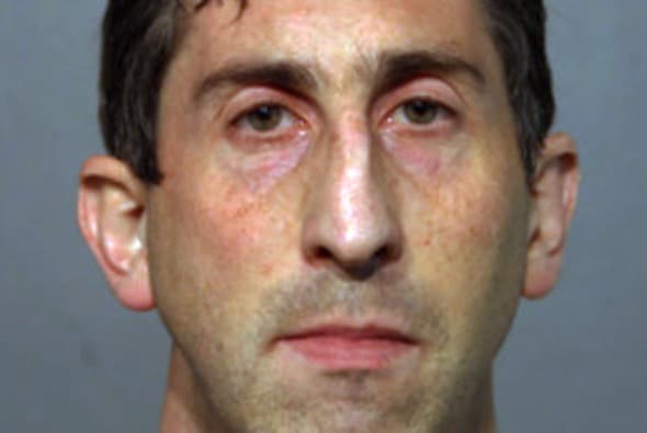 Nichols Gregor, de 37 años de edad, fue sentenciado a ocho años de prisión después de declararse culpable de filmar a hombres y niños en un baño en el estadio Wrigley Field.