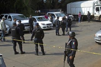 Los oficiales detenidos estarían implicados en el homicidio 3 estudiantes y de otras 3 personas en Iguala.