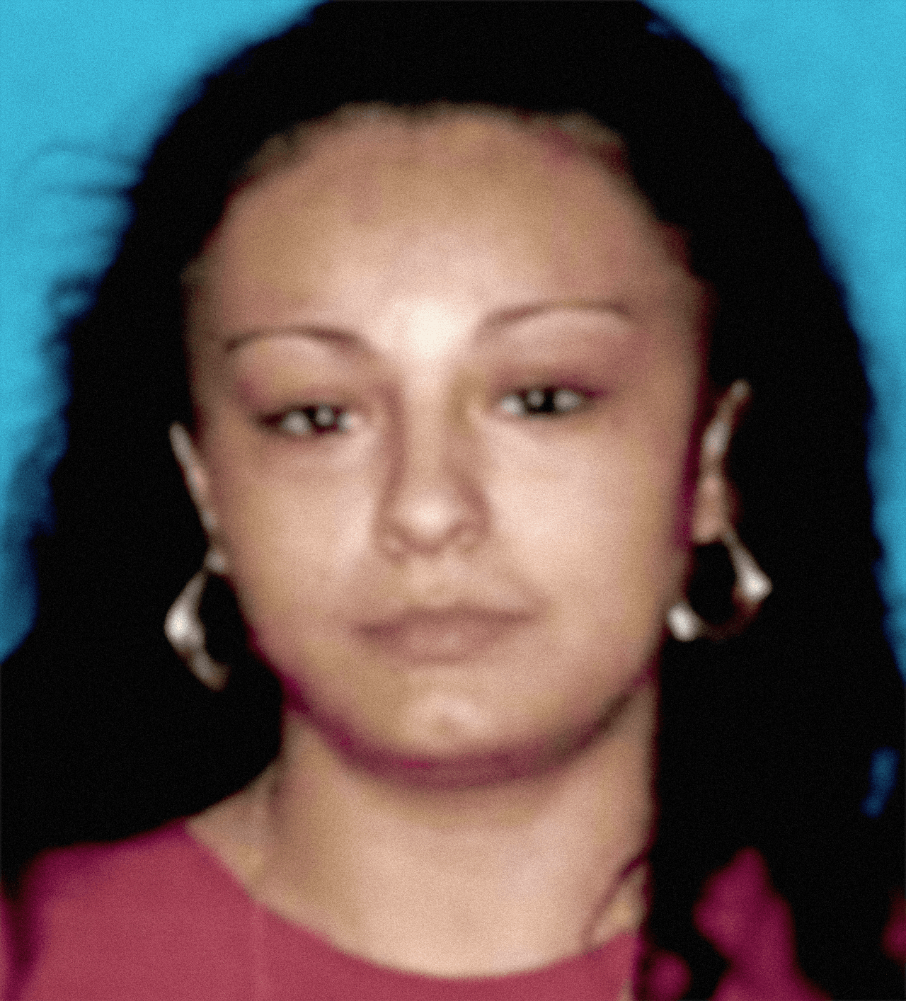 <b>Xochitl (Sochill) Aurora De La Torre</b> es buscada por su presunta participación en el asesinato de un hombre el 10 de septiembre de 2004 en Los Ángeles. También tiene vínculos con personas en Murrieta, California y México. El FBI ofrece una recompensa de hasta 5,000 dólares por información que conduzca a su arresto.