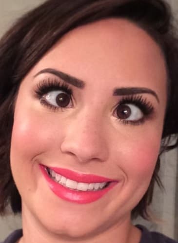 ¿Qué pasa con Demi Lovato? Esta es una de sus peores selfies y nadie puede negarlo.