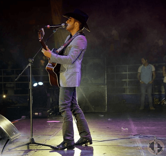 Pero no todo fue relajación, ya que también publicó que su nueva canción ya está disponible: "Diasnnn!! Plebes ya en radio mi nueva canción 
<a href="https://www.instagram.com/explore/tags/novuelvasallamarme/">#novuelvasallamarme</a> no dejen de apoyarla", anunció.