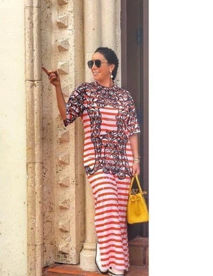 <a href="https://www.farfetch.com/do/shopping/women/hermes-crocodile-vasco-bag-item-10308405.aspx" target="_blank">Hermès Mais Crocodile es otro de los bolsos instalados en su clóset</a> con un costo que ronda entre los 100 mil a 300 mil dólares, es decir, casi 2 millones de pesos mexicanos.