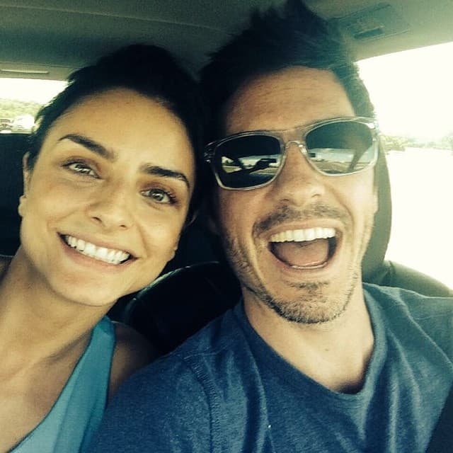 "Mi hija toma terapia siempre, pero es fan de la terapia, esté bien o esté mal. A cada rato me dice, 'papá toma terapia, te hace muy bien para tu día a día, no te esperes a tener una crisis para tomar terapia'. Entonces posiblemente, sí la vieron saliendo de alguna terapia, 
<b>sí, va a terapia con Mauricio</b>", señaló en la entrevista.
<br>