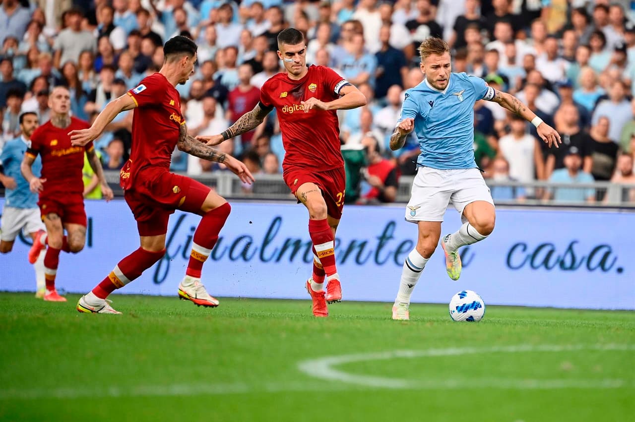 La Lazio derrota al AS Roma 3-2 durante la sexta fecha en la Serie A. Savic (10’), Pedro (19’) y Anderson (63’) le dieron la victoria a los visitantes, mientras que por los de ‘la Loba’, descontaron Roger Ibañez da Silva (41’) y Jordan Veretout con un penalti al 69’.